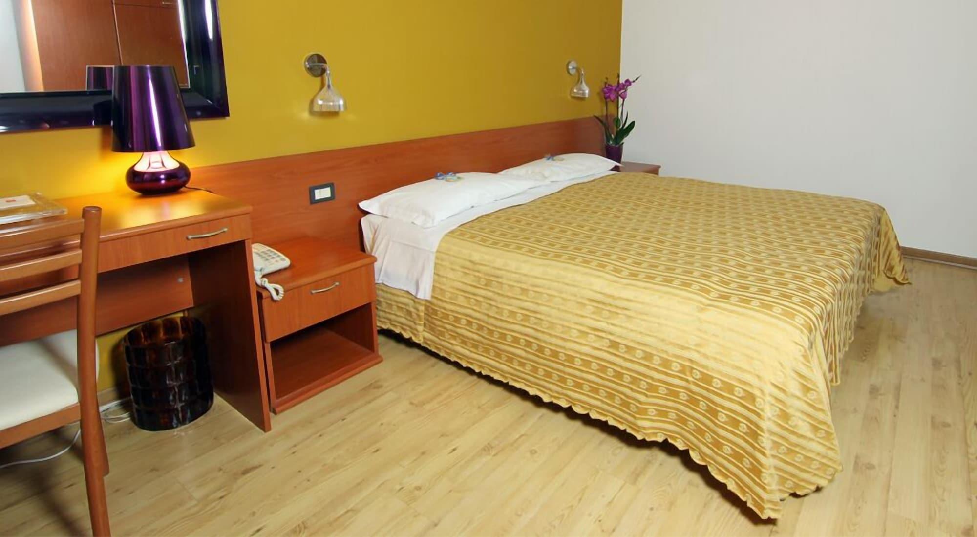 טריאסטה Albergo Al Viale מראה חיצוני תמונה